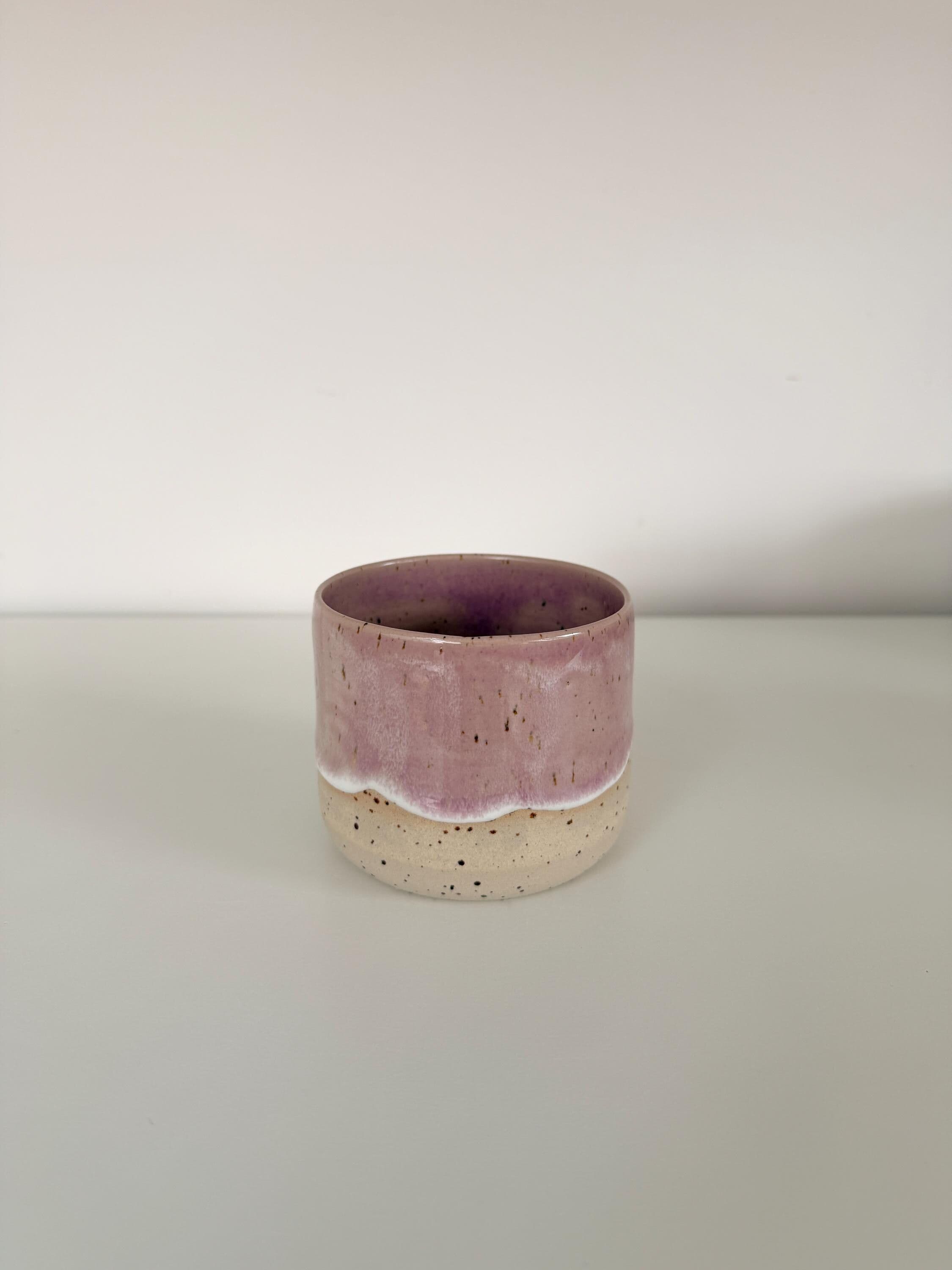 Glatter Becher Lila