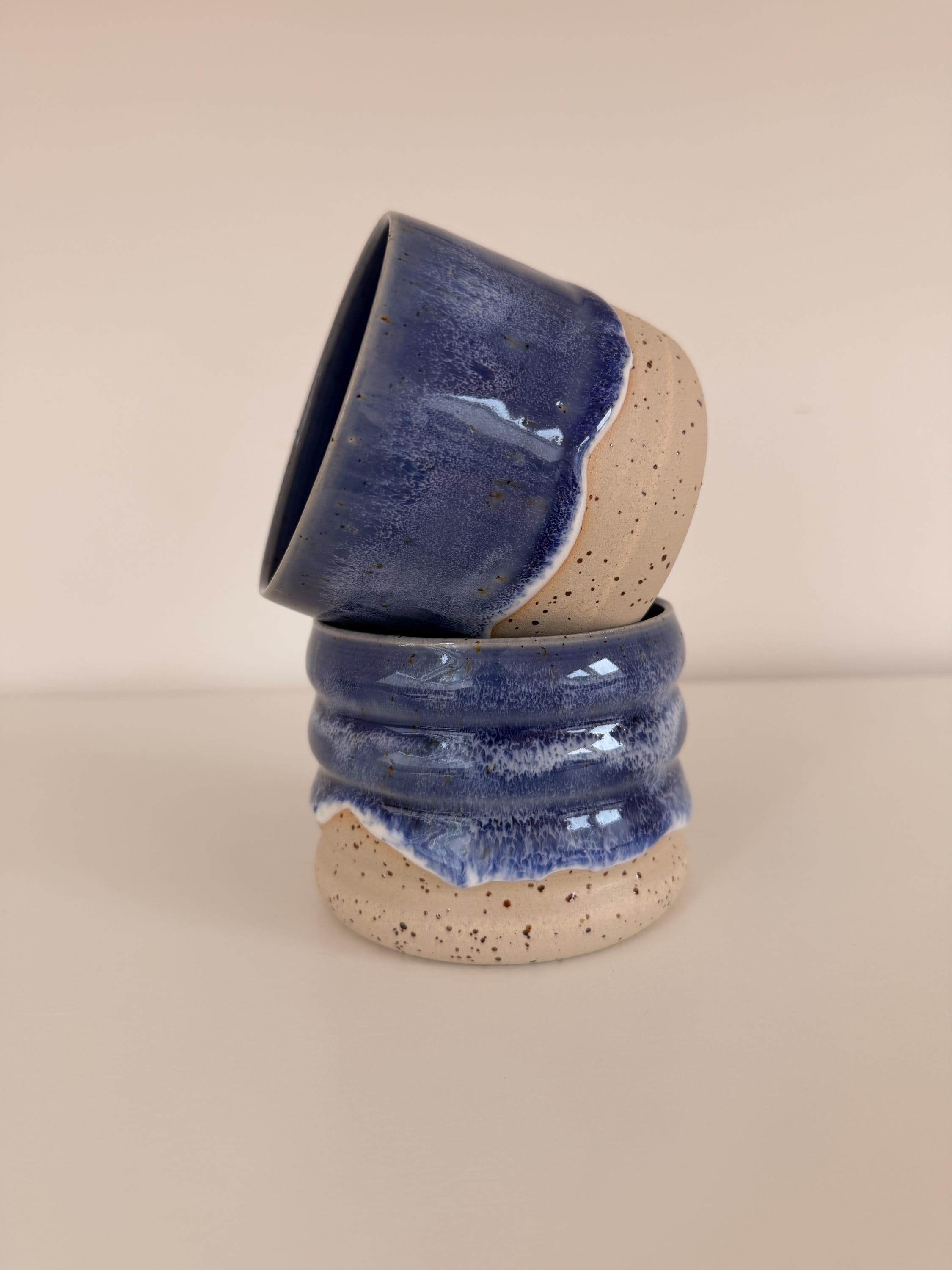 Glatter Becher Dunkel Blau